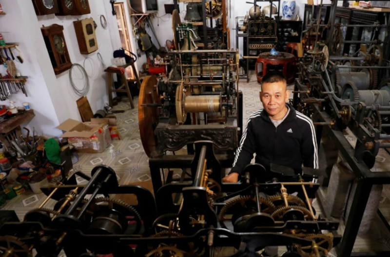 For this Vietnamese man, collecting centuriesold clocks is a fulltime